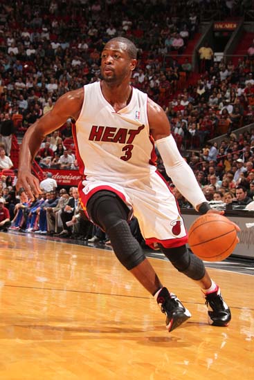 英超半场：威尔逊造险，富勒姆暂0-0桑德兰（半场战报：威尔逊险些破门，富勒姆0-0暂平桑德兰）