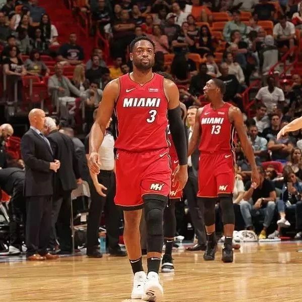 ATP年终总决赛：2-0，阿尔卡拉斯开门红，拿下518万+1个好消息！（ATP年终总决赛首战，阿尔卡拉斯2-0告捷：进账518万并迎一大利好）