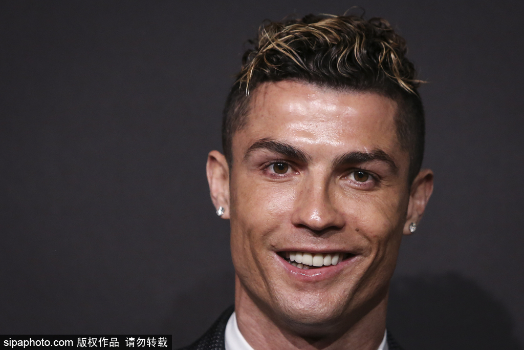 足球曼城后防核心伤缺三周，赛程压力巨大（曼城后防中坚伤停三周，密集赛程压力陡增）