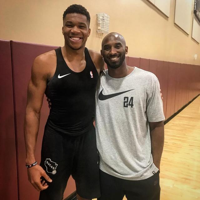 依然美凌格，樊振东夺冠后上演姆巴佩同款庆祝动作（樊振东夺冠后致敬姆巴佩，复刻标志性庆祝动作）