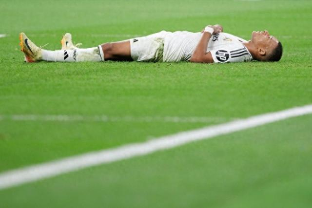 目睹15岁男孩山顶解说后，秘鲁甲转播商报销路费邀其出席联赛（15岁少年山顶解说走红，秘鲁甲转播商邀其到场并报销路费）