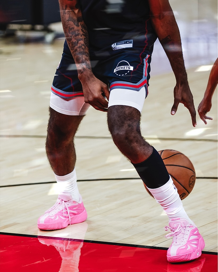 身边人都在享受美食美酒，英格兰职业球员如何过圣诞节？（他人尽享美食美酒，英格兰职业球员的圣诞如何度过？）