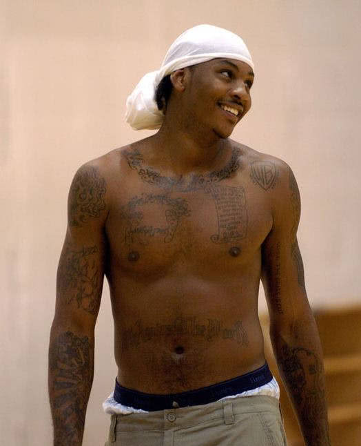 湖人詹姆斯关键三分锁定胜利（詹姆斯命中关键三分助湖人取胜）