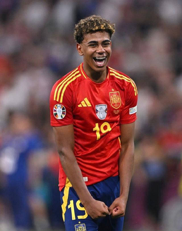 阿斯：巴萨冬窗是否买人，取决于阿劳霍的恢复情况（阿斯报：阿劳霍恢复情况将决定巴萨是否在冬窗引援）