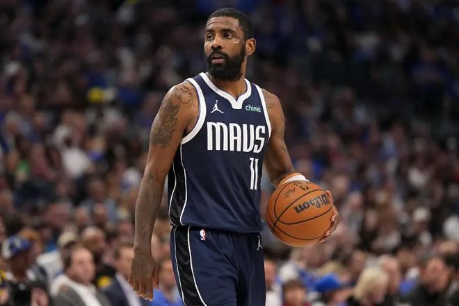 浓眉篮下高抛助攻，弗拉格空接得分（浓眉禁区高吊妙传，弗拉格空接完成得分）