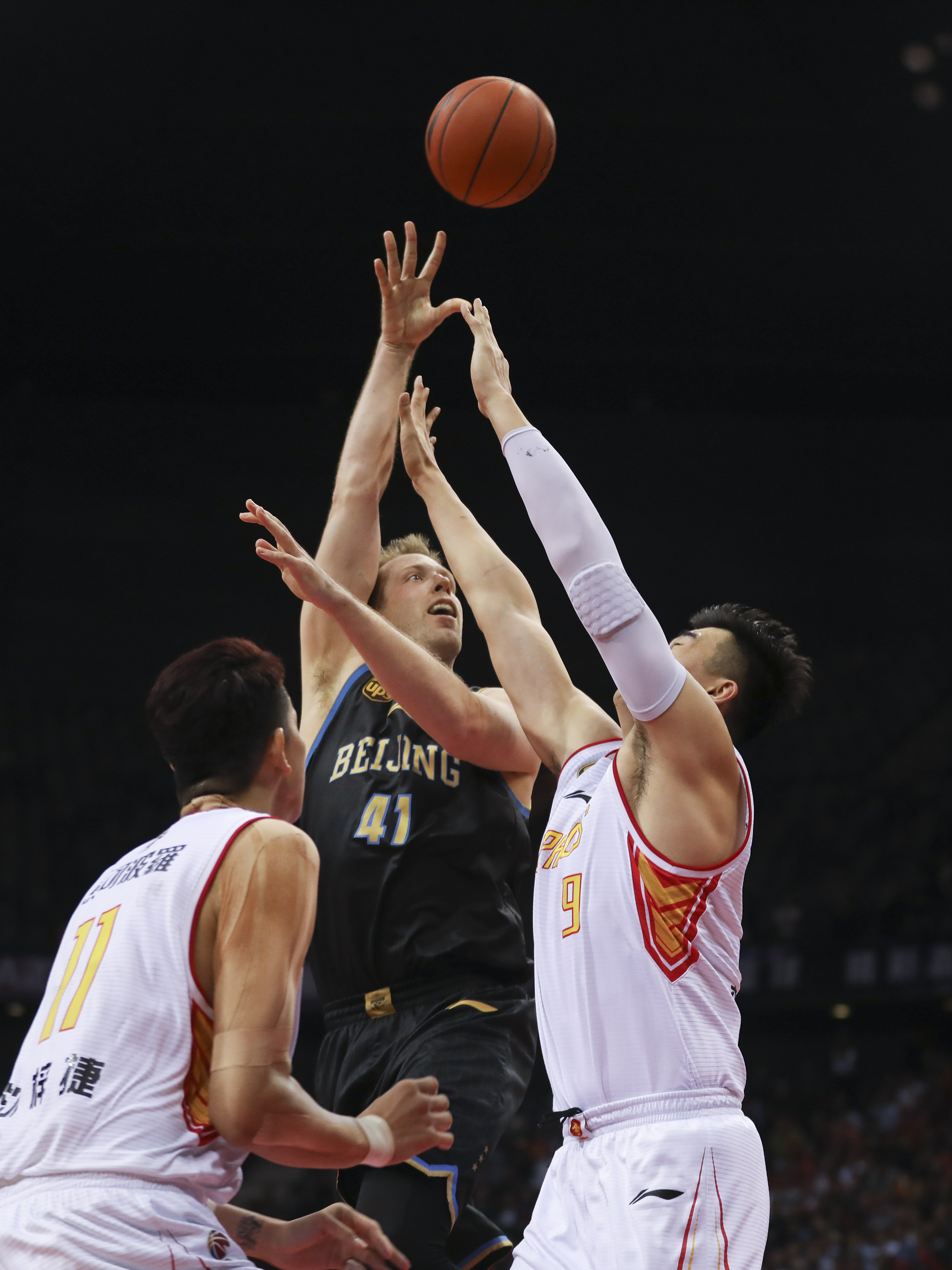 WNBA球星阿贾威尔逊称阿德巴约是生命伴侣，期待组建家庭（WNBA名将阿贾·威尔逊称阿德巴约是人生伴侣，盼携手共筑家庭）