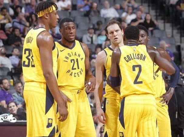 每体：阿根廷队在西班牙集训，球迷热情高涨只为一睹梅西风采（每体：阿根廷队西班牙备训，球迷蜂拥而至只为目睹梅西）