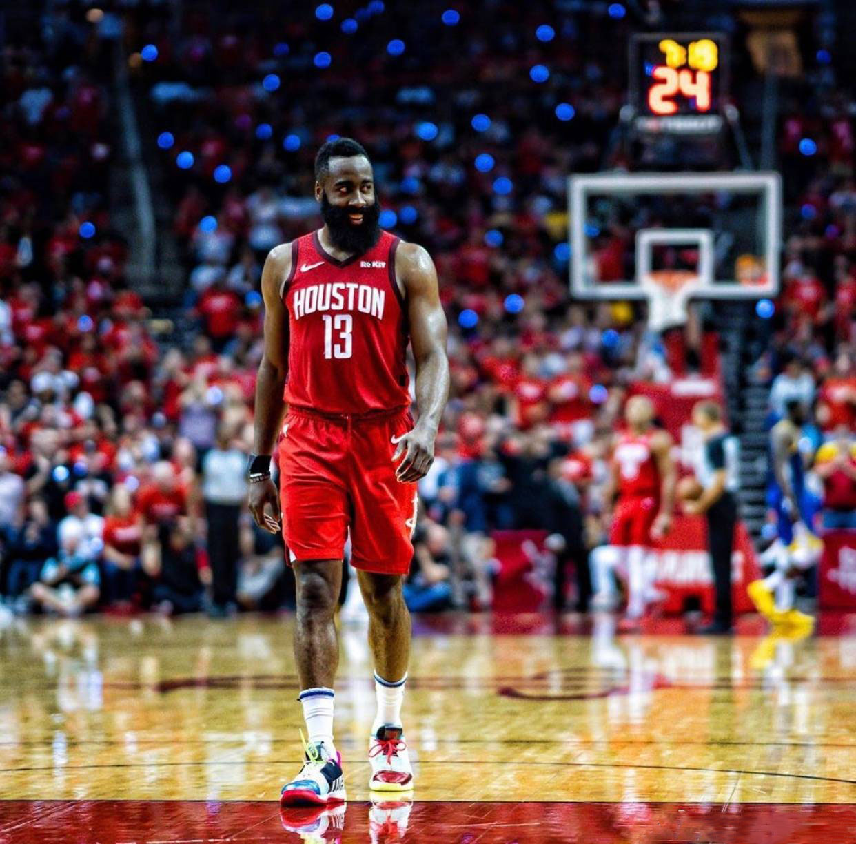 亨利批萨拉赫：此类事情不应公开谈论，我在巴萨时就没这么干（亨利抨击萨拉赫：这类事不该公开谈，效力巴萨时我从未这么做）