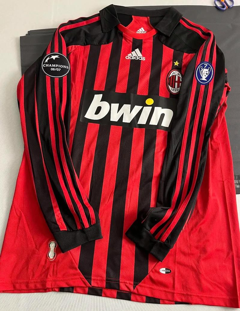 梅西2025年数据：54次出场造74球，随队首夺总冠军（梅西2025年：54次出场直接参与74球，随队首次加冕总冠军）