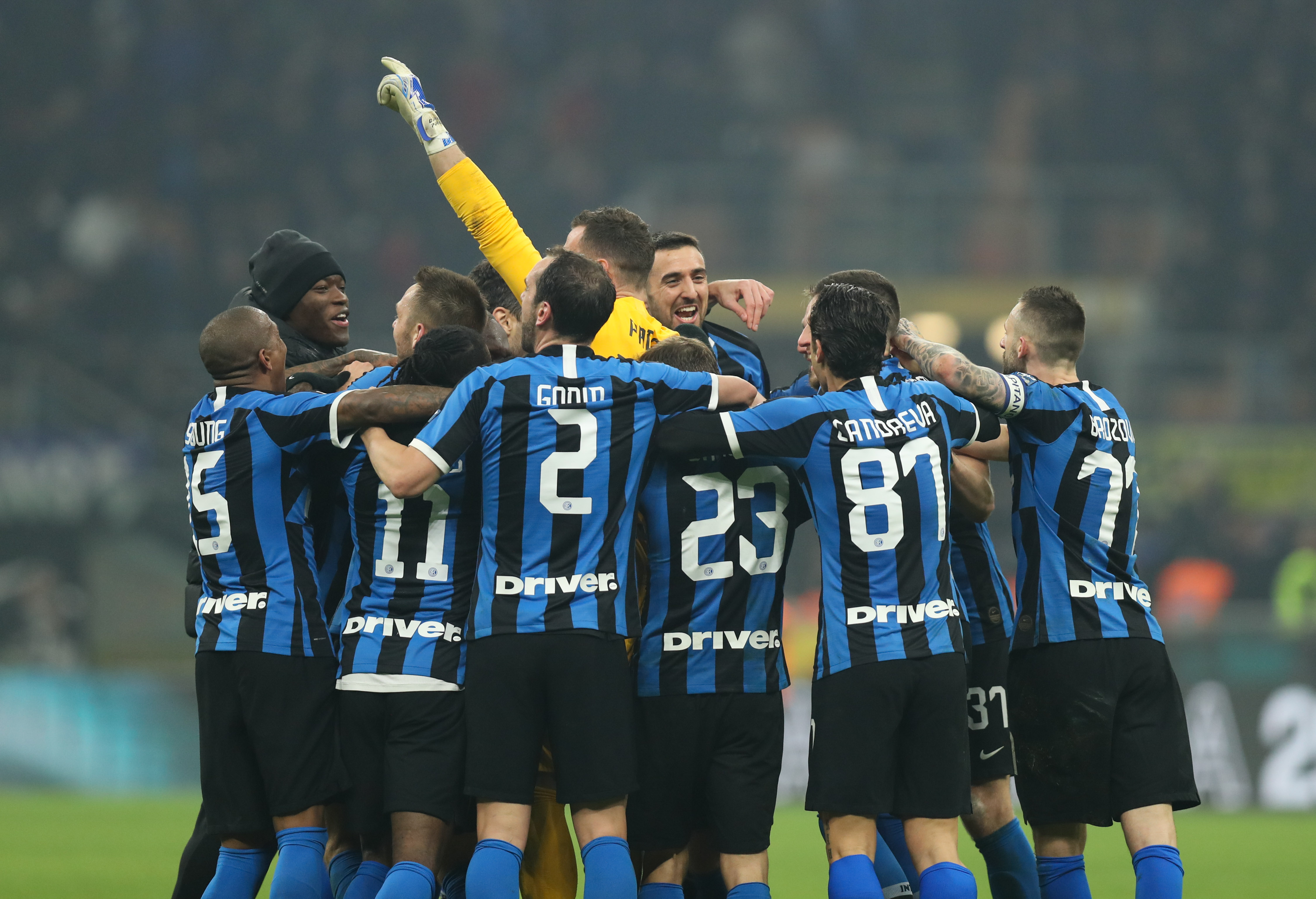 荷兰队攻势凌厉（荷兰队火力全开）