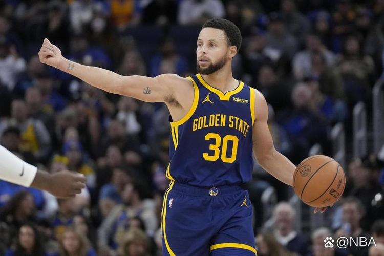 球队取胜后送亚泰降级，海牛球迷在退场时高喊“亚泰降级啦”（海牛取胜致亚泰降级，退场球迷齐声喊“亚泰降级啦”）