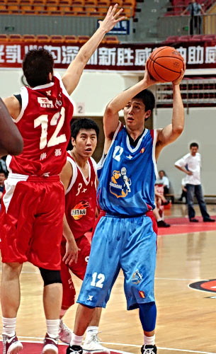 范德萨观战曼联4-1狼队，获官方俏皮回应（范德萨现身见证曼联4-1狼队，官方幽默回应）