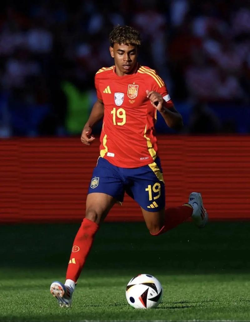 斩获3金1银 南油小学艺术体操社团省区赛事创佳绩（南油小学艺术体操社团省区赛再创佳绩 勇夺3金1银）