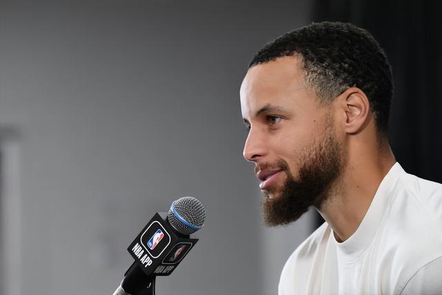 赢得很轻松！掘金全队4人得分20+全队三分46中23（轻松取胜！掘金四人20+，全队三分46投23中）