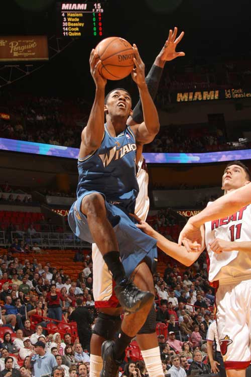 记者：阿坎吉因流感缺席训练，球员身体状况将于明日进行评估（阿坎吉因流感缺席训练，身体状况将于明日评估）